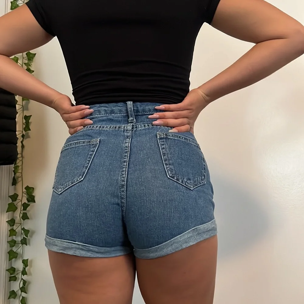 cute basic shorts - Picture 2 of 2